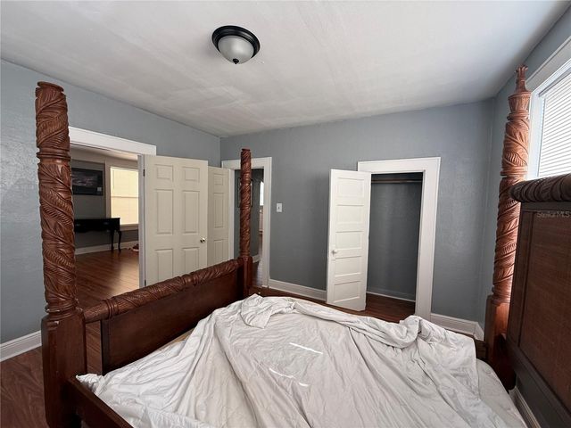 2905 W CHESTNUT STREET, Tampa, FL 33607