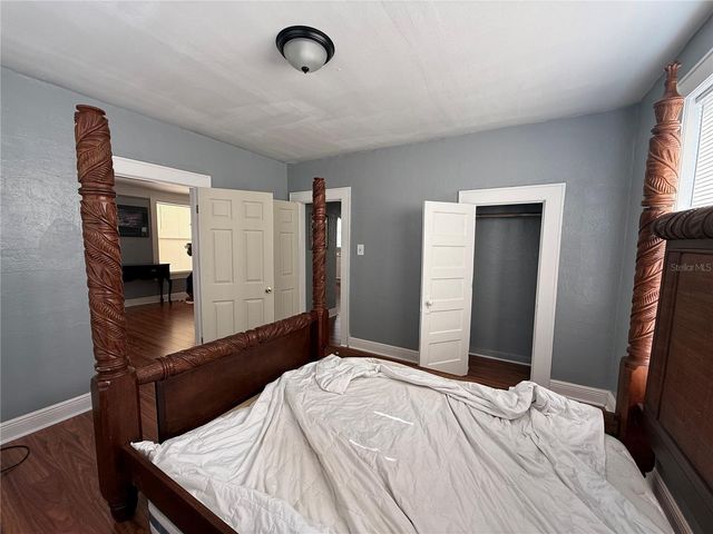 2905 W CHESTNUT STREET, Tampa, FL 33607