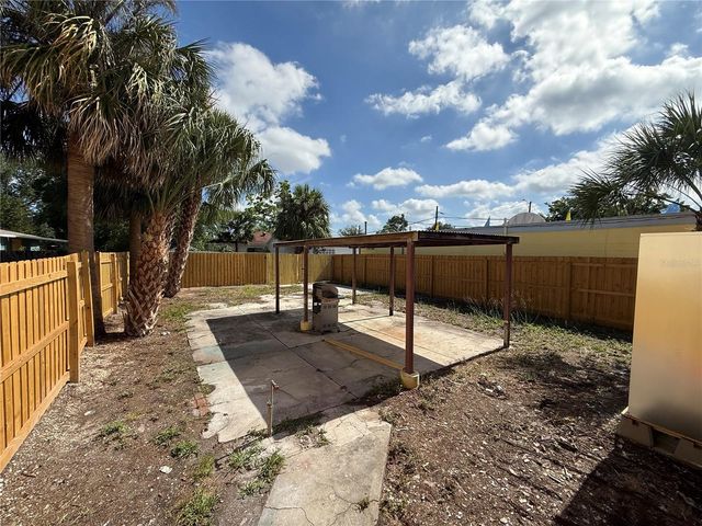 2905 W CHESTNUT STREET, Tampa, FL 33607