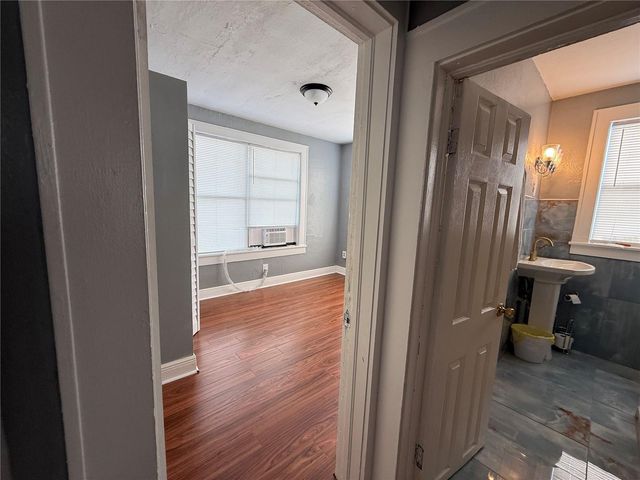 2905 W CHESTNUT STREET, Tampa, FL 33607