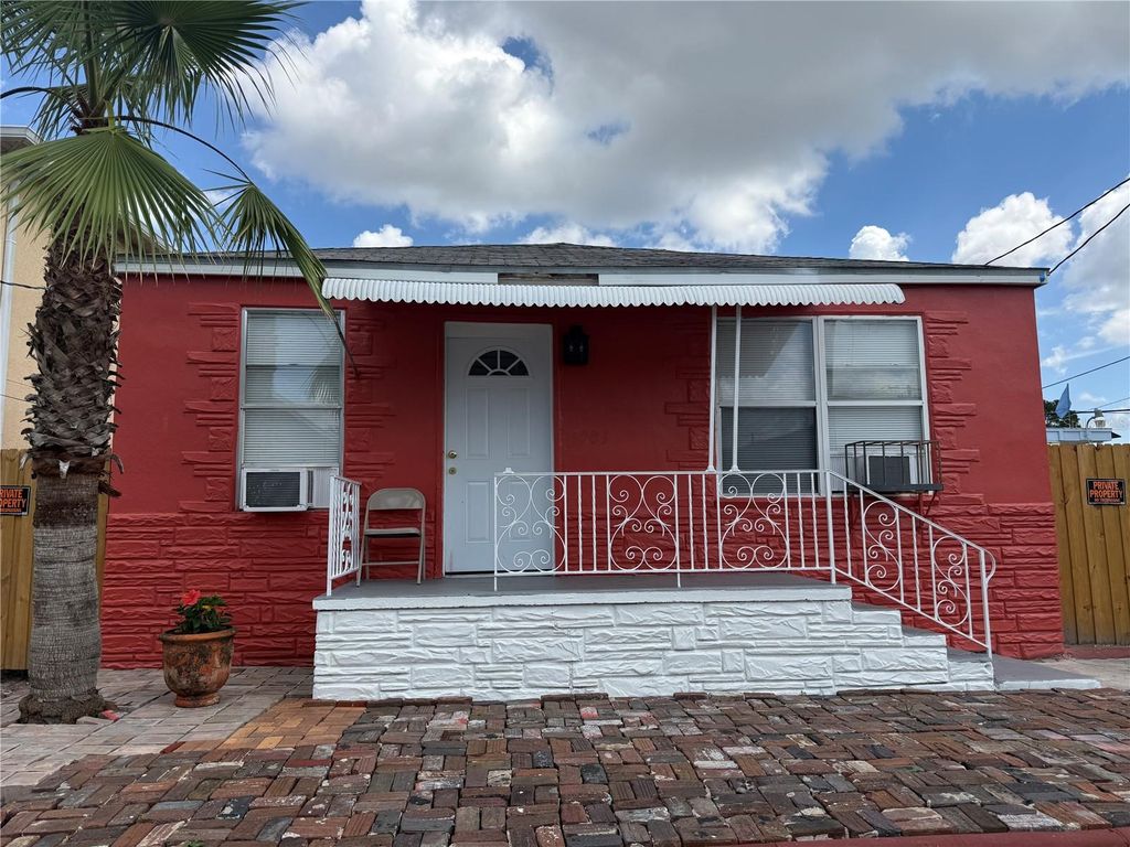 2905 W CHESTNUT STREET, Tampa, FL 33607