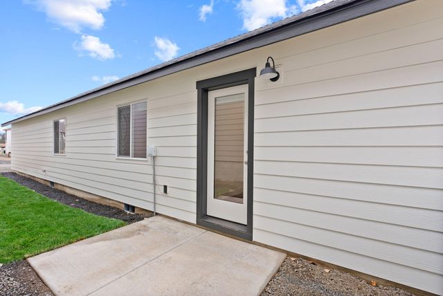 4034 SW Obsidian Place 192, Redmond, OR 97756