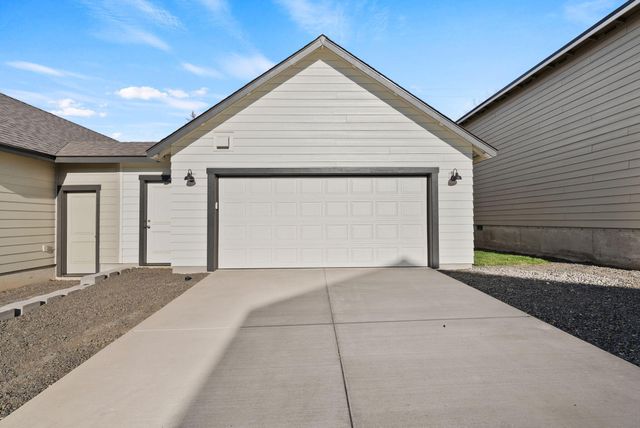 4034 SW Obsidian Place 192, Redmond, OR 97756