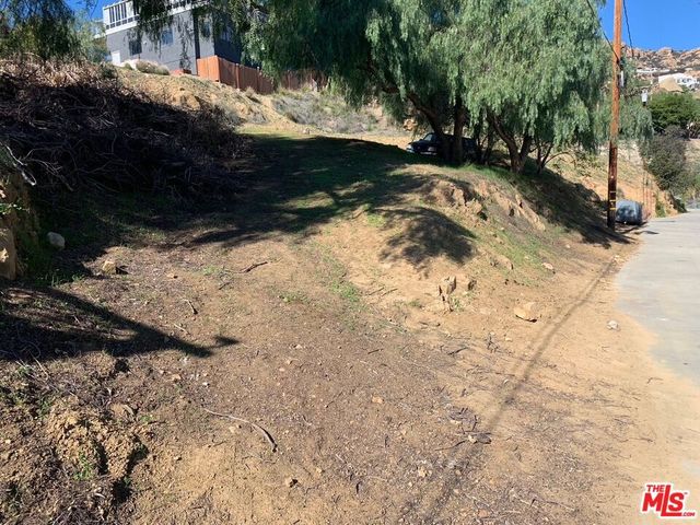 207 S La Gross Way, Chatsworth, CA 91311