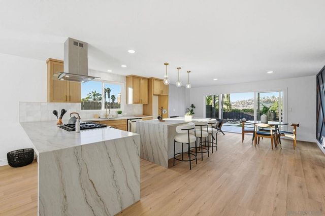 5424 Princess View Pl, San Diego, CA 92120