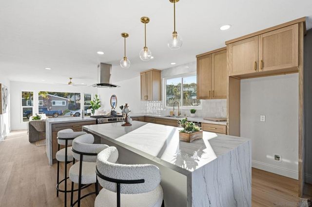 5424 Princess View Pl, San Diego, CA 92120