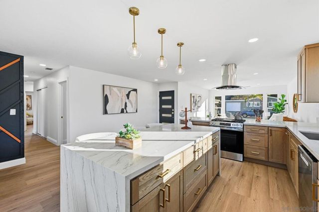 5424 Princess View Pl, San Diego, CA 92120