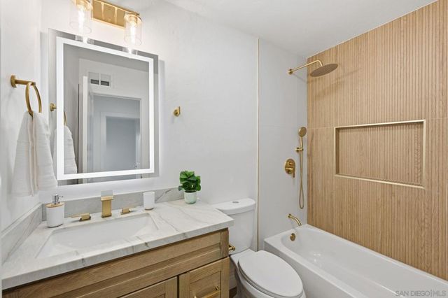 5424 Princess View Pl, San Diego, CA 92120