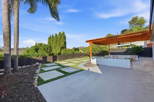 5424 Princess View Pl, San Diego, CA 92120