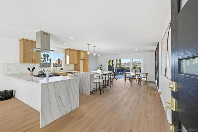 5424 Princess View Pl, San Diego, CA 92120