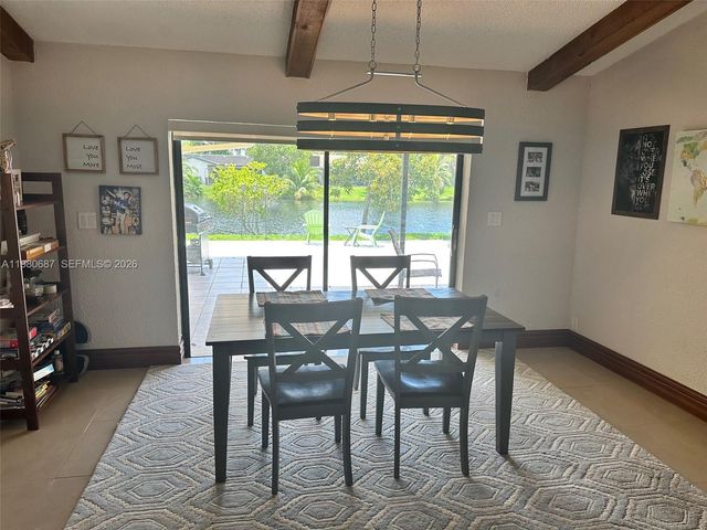 10404 NW 5th Mnr, Plantation, FL 33324