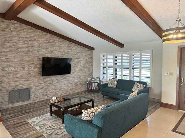 10404 NW 5th Mnr, Plantation, FL 33324