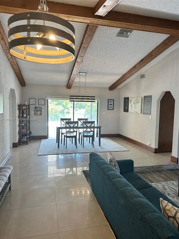 10404 NW 5th Mnr, Plantation, FL 33324