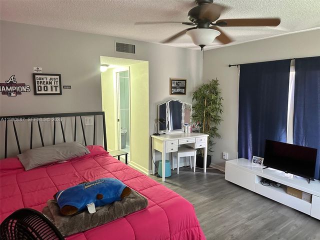 10404 NW 5th Mnr, Plantation, FL 33324