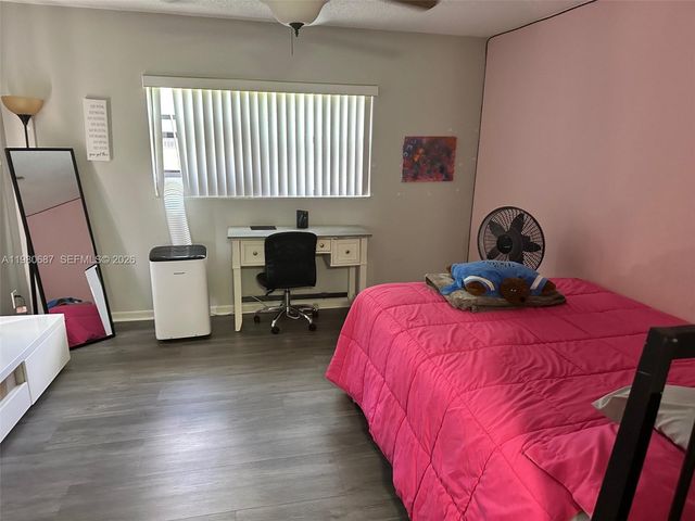 10404 NW 5th Mnr, Plantation, FL 33324