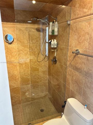 10404 NW 5th Mnr, Plantation, FL 33324