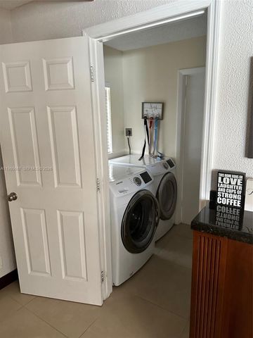 10404 NW 5th Mnr, Plantation, FL 33324