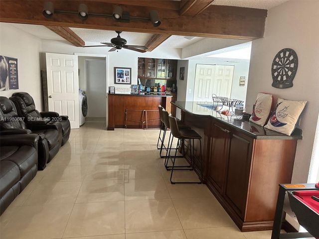 10404 NW 5th Mnr, Plantation, FL 33324