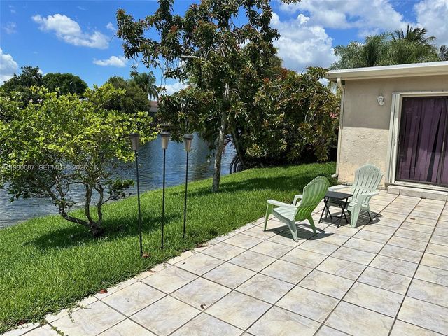 10404 NW 5th Mnr, Plantation, FL 33324