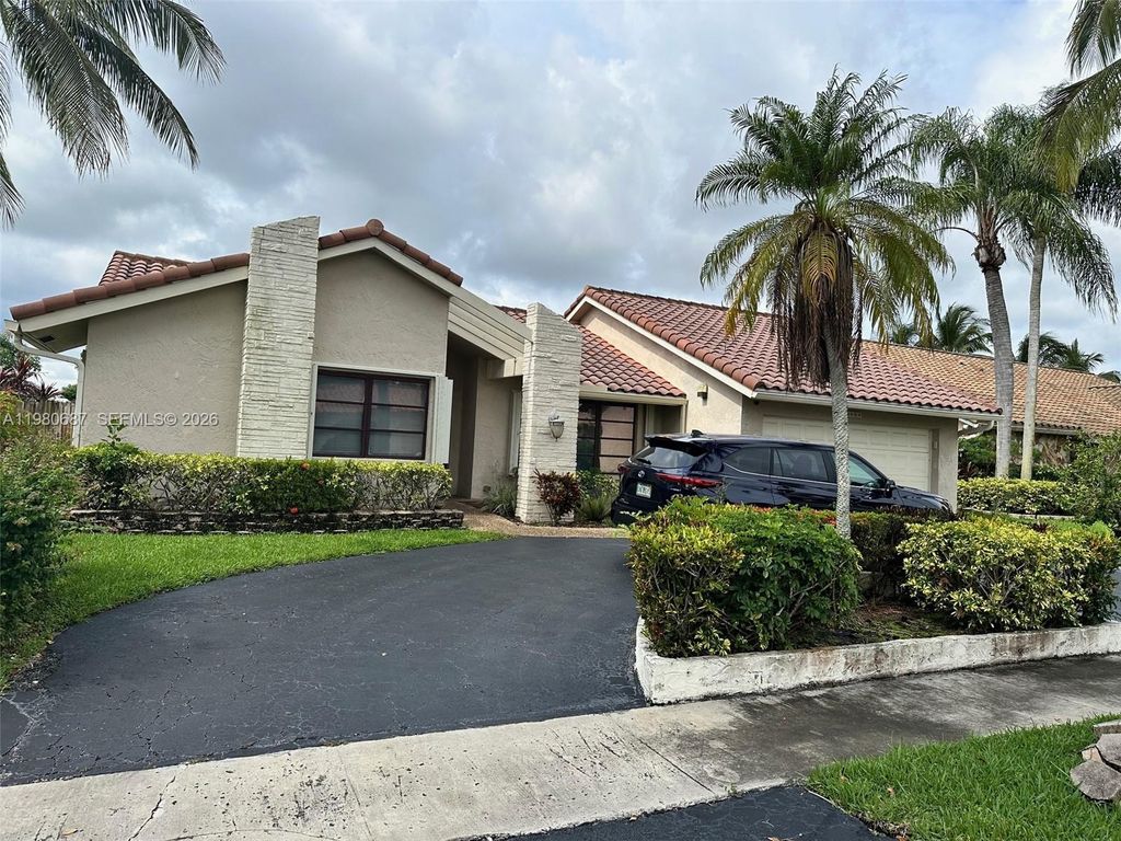 10404 NW 5th Mnr, Plantation, FL 33324