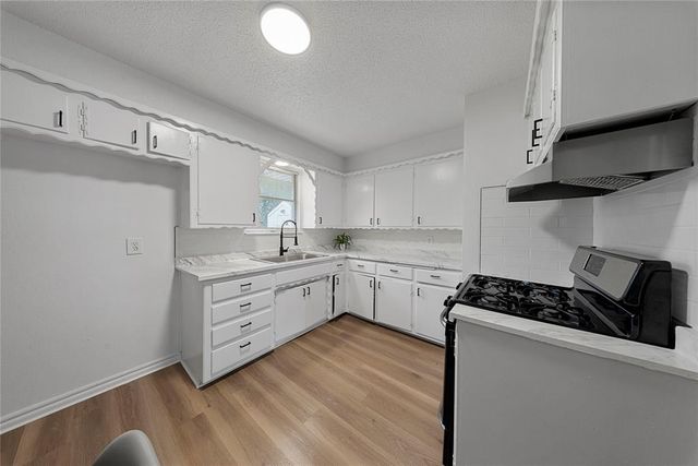 841 NW 8th Street, Moore, OK 73160