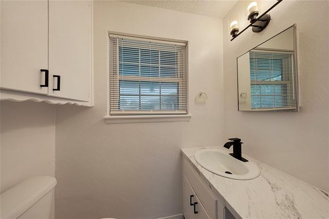 841 NW 8th Street, Moore, OK 73160