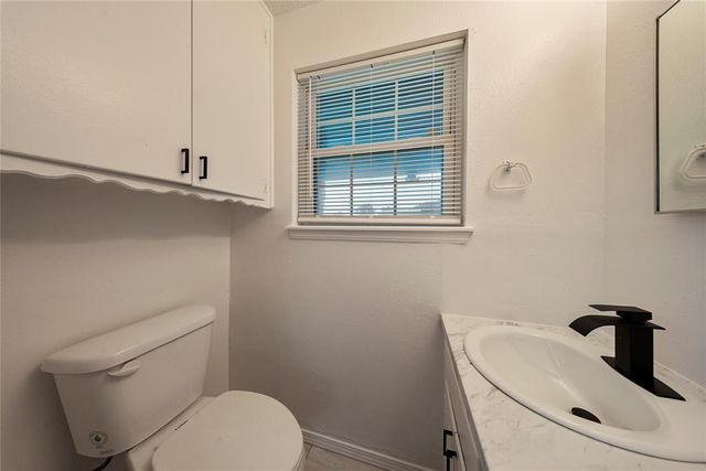 841 NW 8th Street, Moore, OK 73160