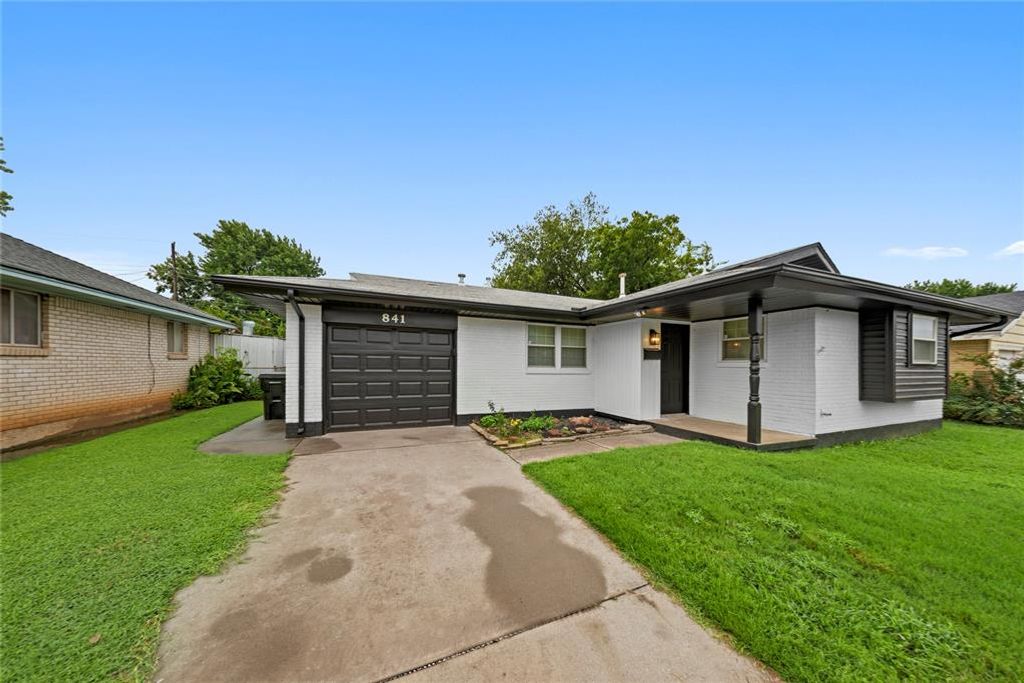 841 NW 8th Street, Moore, OK 73160