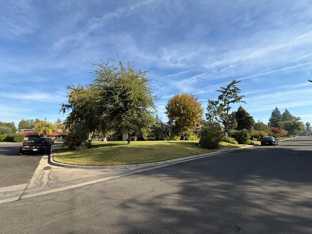 2510 W Escalon Avenue, Fresno, CA 93711