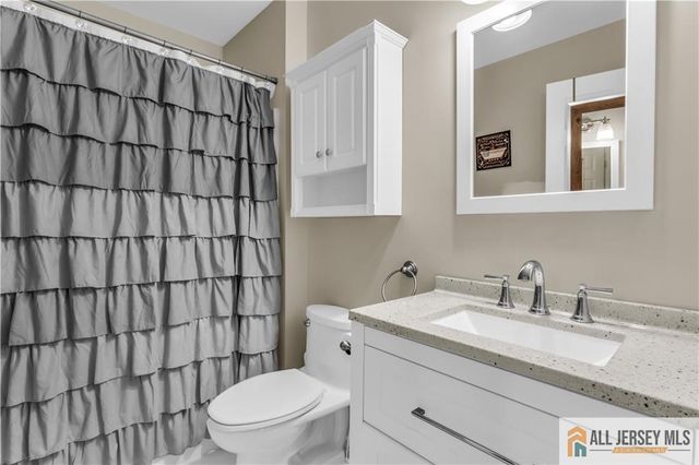 26 Carrington Court, Old Bridge, NJ 07747