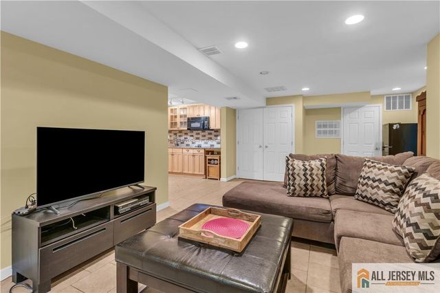 26 Carrington Court, Old Bridge, NJ 07747