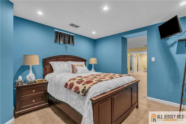 26 Carrington Court, Old Bridge, NJ 07747