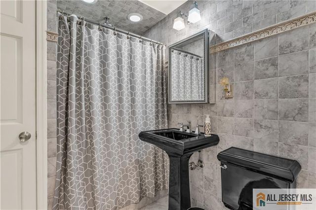26 Carrington Court, Old Bridge, NJ 07747