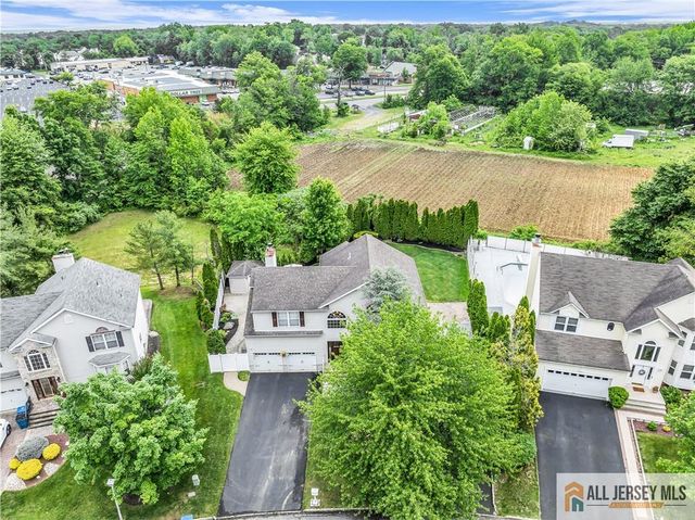 26 Carrington Court, Old Bridge, NJ 07747