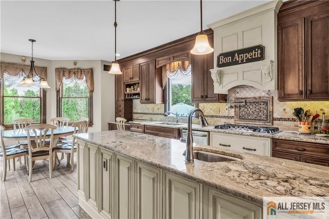 26 Carrington Court, Old Bridge, NJ 07747