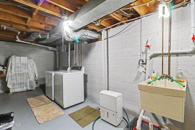 4854 Clover Lane, Toledo, OH 43623
