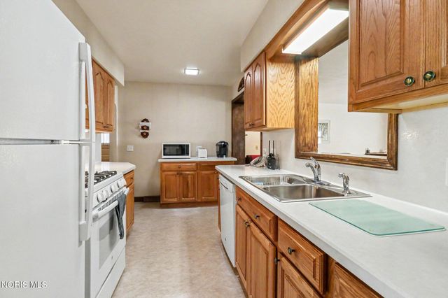 4854 Clover Lane, Toledo, OH 43623