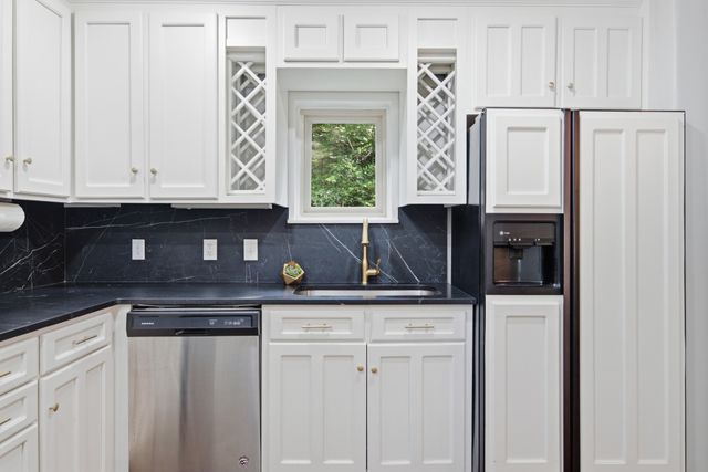 254 Summit Ridge Dr, Nashville, TN 37215
