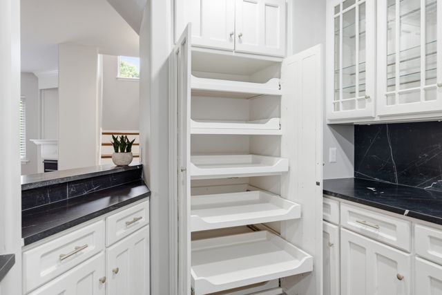 254 Summit Ridge Dr, Nashville, TN 37215