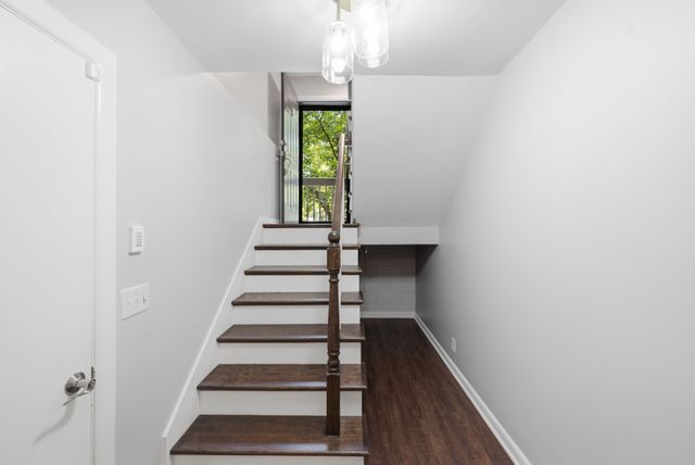 254 Summit Ridge Dr, Nashville, TN 37215