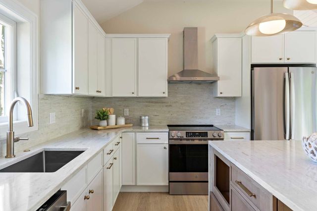 114 Hale St 3, Beverly, MA 01915