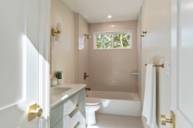 114 Hale St 3, Beverly, MA 01915