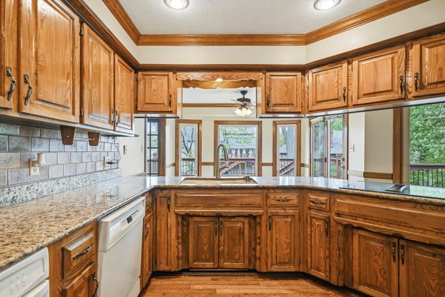 1915 E Canterbury Street, Springfield, MO 65804