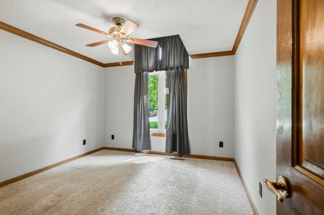1915 E Canterbury Street, Springfield, MO 65804