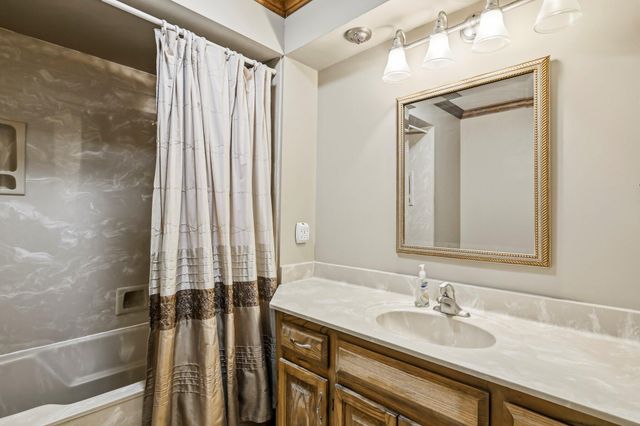 1915 E Canterbury Street, Springfield, MO 65804