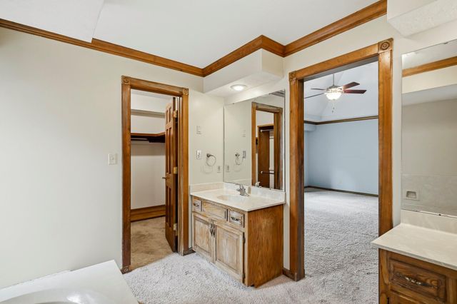 1915 E Canterbury Street, Springfield, MO 65804