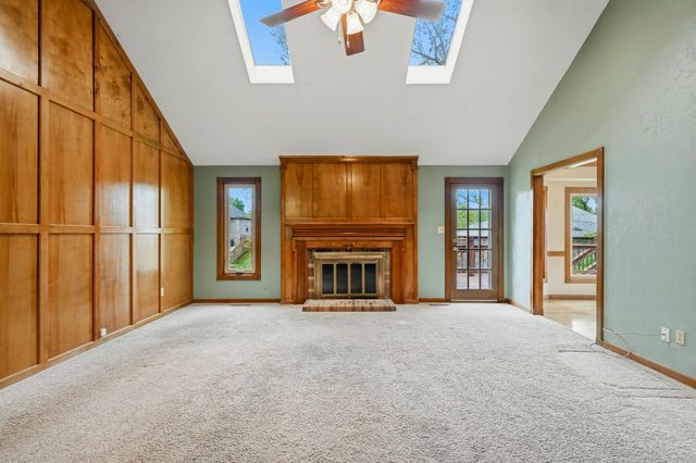1915 E Canterbury Street, Springfield, MO 65804