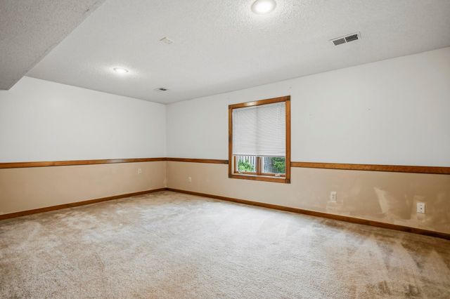 1915 E Canterbury Street, Springfield, MO 65804