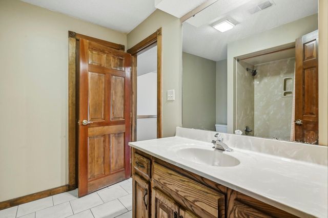 1915 E Canterbury Street, Springfield, MO 65804