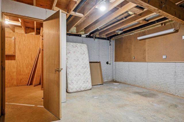 1915 E Canterbury Street, Springfield, MO 65804